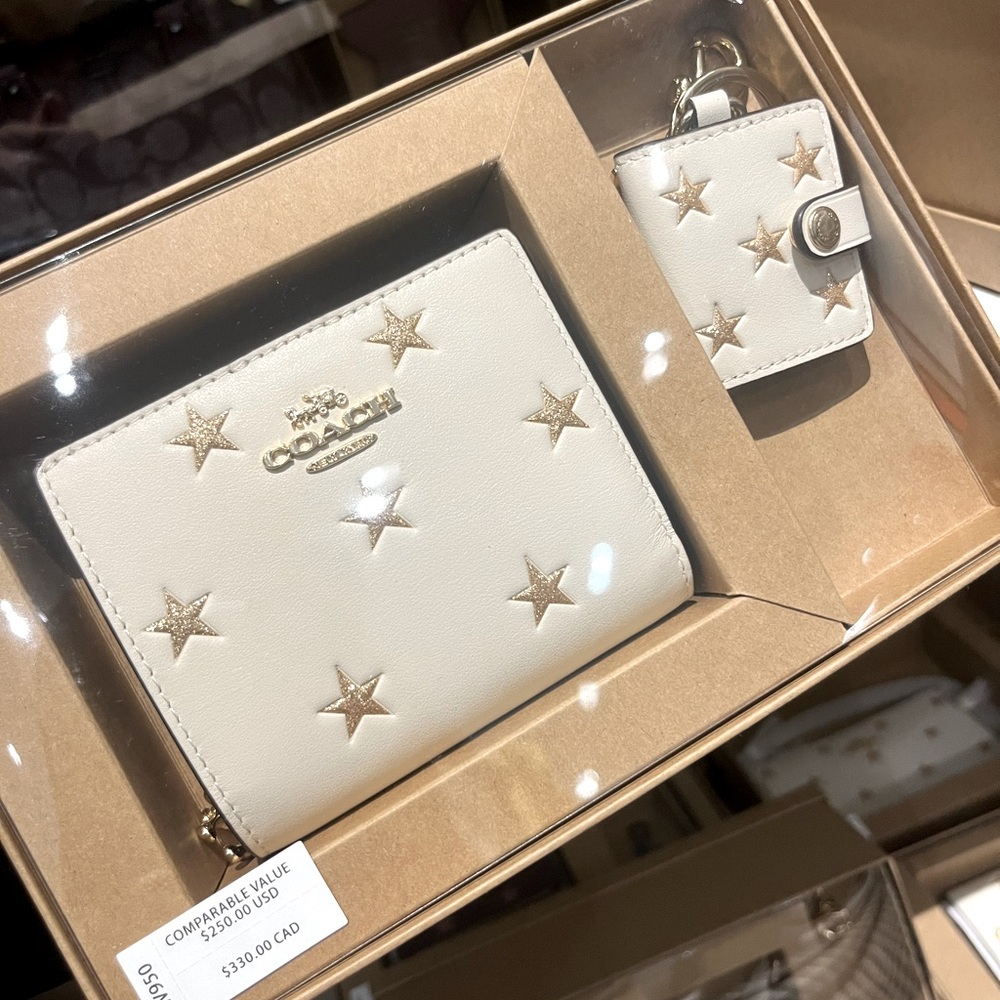 NWT Coach Outlet Boxed Snap Wallet And Picture Frame Bag Charm  Star Print